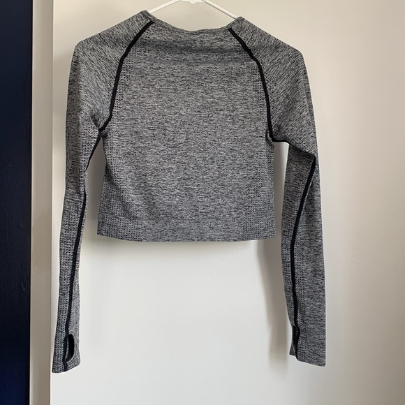 PINK active long sleeve gray top size medium - Picture 3 of 5